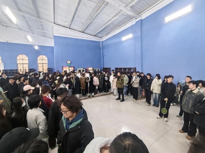 “羽”动青春 乐享阳光 -- 2022级环境设计、工艺美术专业羽毛球比赛圆满落幕