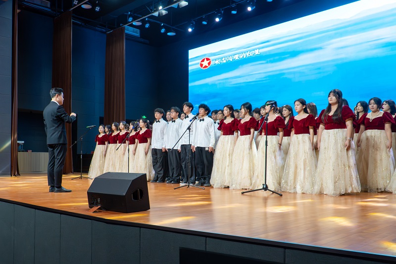 追忆峥嵘岁月 点燃青春理想  我校隆重举行纪念一二·九运动89周年合唱比赛