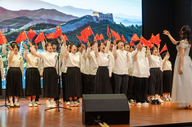 追忆峥嵘岁月 点燃青春理想  我校隆重举行纪念一二·九运动89周年合唱比赛