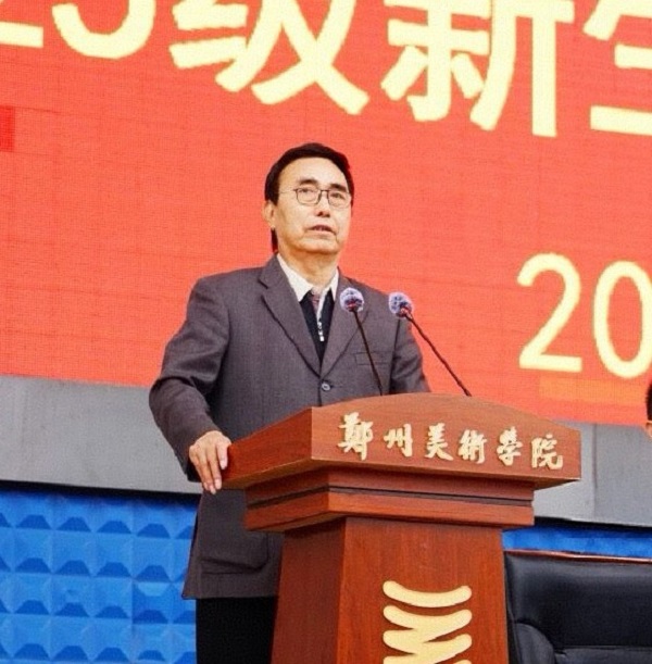 以迷彩绘青春 以担当赴征程  郑州美术学院2025级新生军训动员大会隆重举行