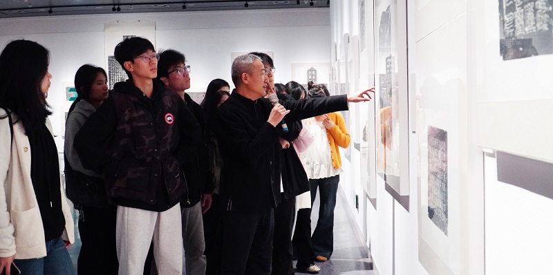 走出课堂 对话经典——我校校长石品带队赴河南省美术馆开展沉浸式书法研学 走出课堂 对话经典——我校校长石品带队赴河南省美术馆开展沉浸式书法研学