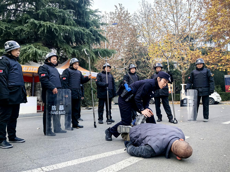 校警社联动筑防线，实战演练护平安—郑州美术学院成功举办反恐防暴应急综合演练