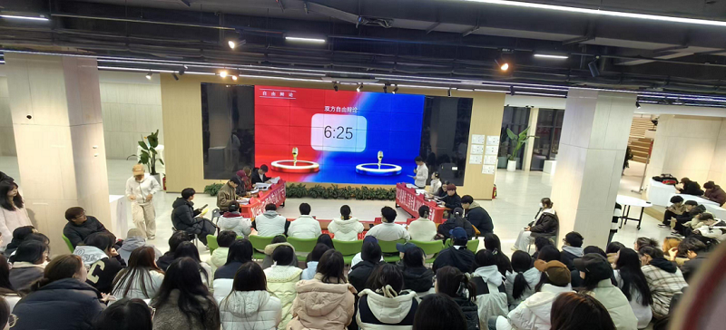 辩场交锋砺思维，青春之声显担当——郑州美术学院视觉传达设计专业“青春有辩，思想无界”辩论赛圆满落幕