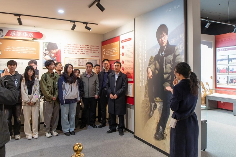 缅怀孟瑞鹏精神 书写青春新华章 ——郑州美术学院师生代表赴华北水利水电大学开展主题教育活动