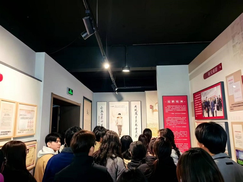 缅怀孟瑞鹏精神 书写青春新华章 ——郑州美术学院师生代表赴华北水利水电大学开展主题教育活动