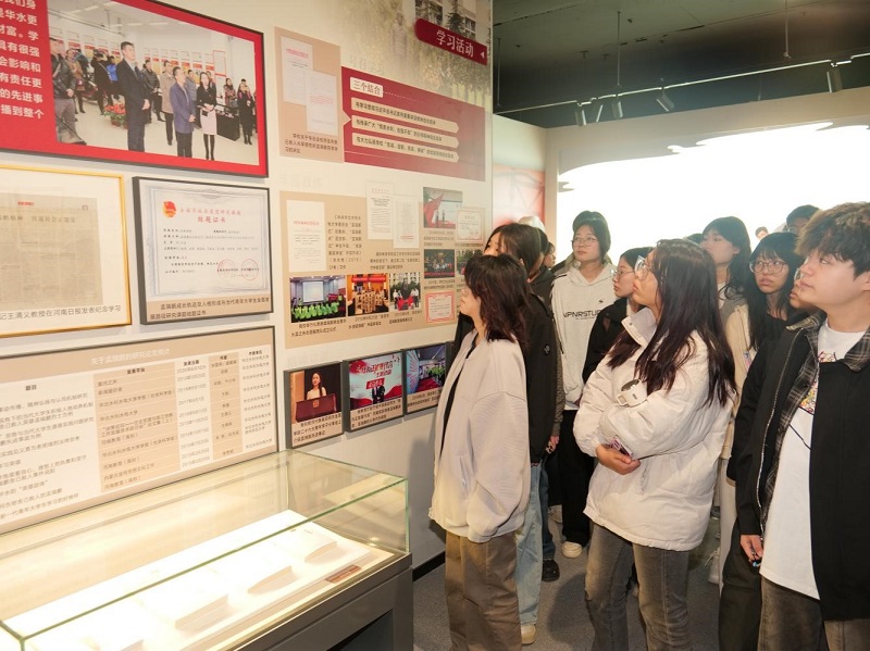 缅怀孟瑞鹏精神 书写青春新华章 ——郑州美术学院师生代表赴华北水利水电大学开展主题教育活动
