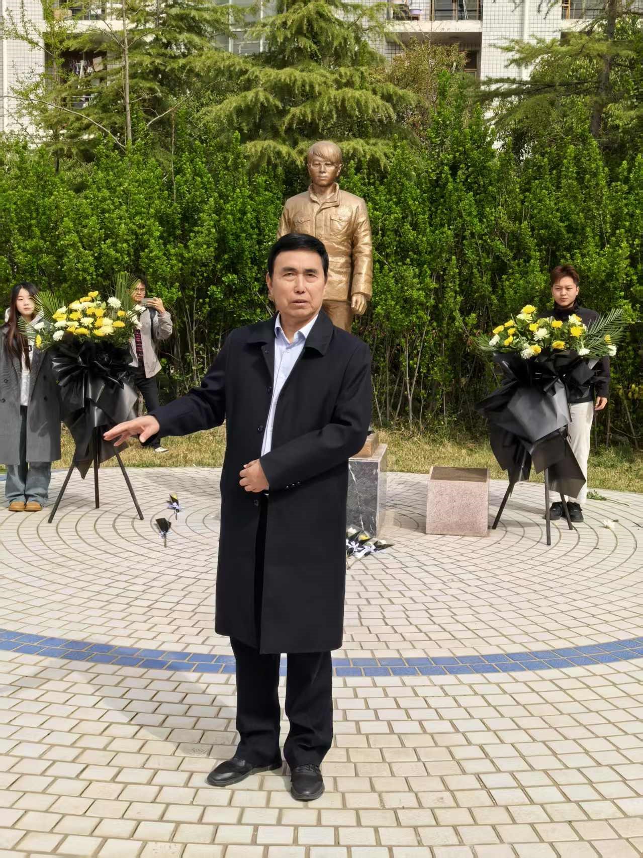 缅怀孟瑞鹏精神 书写青春新华章 ——郑州美术学院师生代表赴华北水利水电大学开展主题教育活动