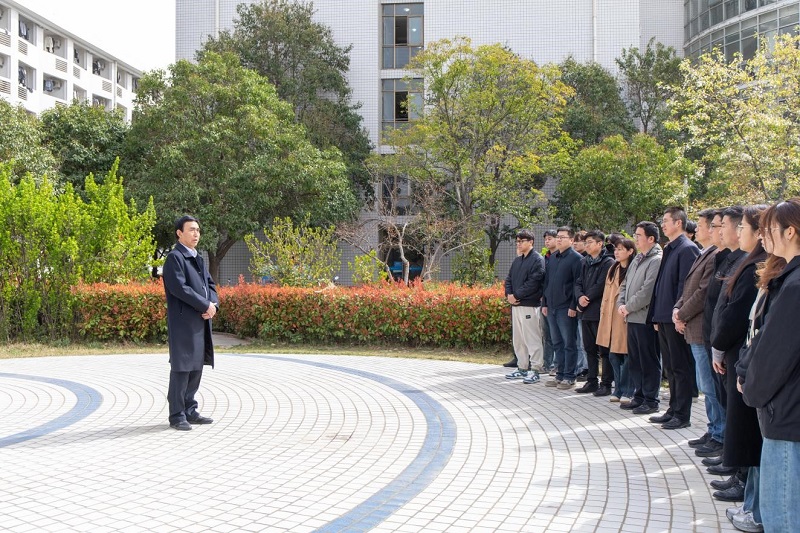 缅怀孟瑞鹏精神 书写青春新华章 ——郑州美术学院师生代表赴华北水利水电大学开展主题教育活动