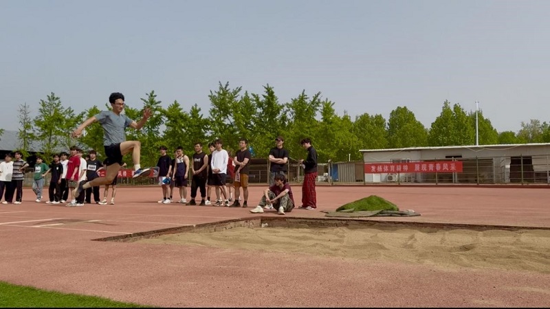 我校成功举办第十四届田径运动会