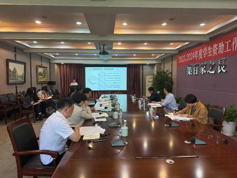 ​河南省教育厅学生资助工作绩效评价专家莅临郑州美术学院检查指导工作