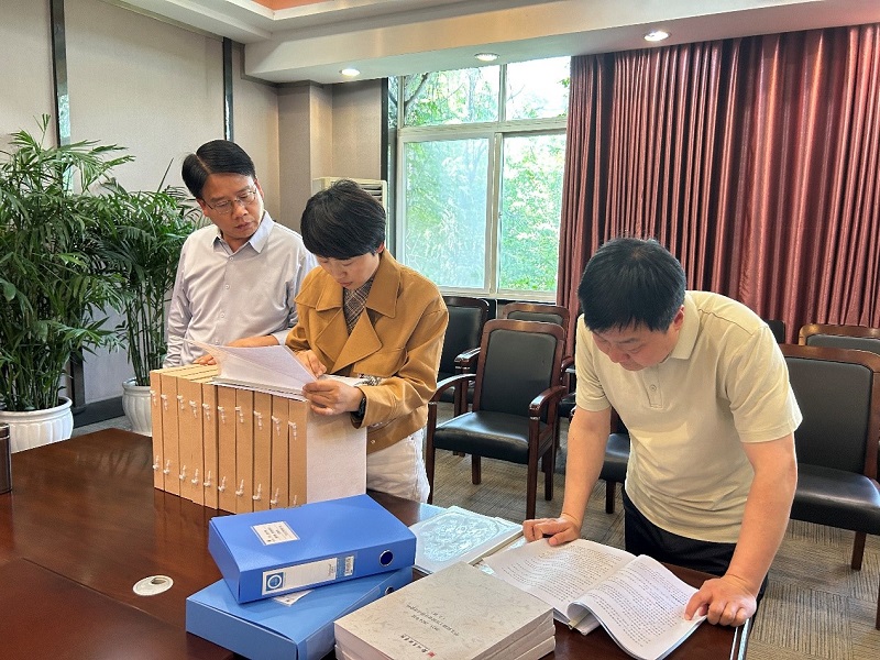 ​河南省教育厅学生资助工作绩效评价专家莅临郑州美术学院检查指导工作