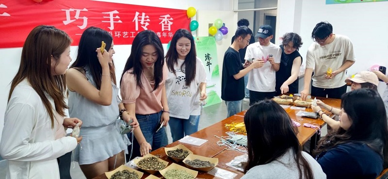“粽情端午·巧手传香”传统文化体验活动圆满举行  — 2022级环艺工美专业学子共赴端午文化之约