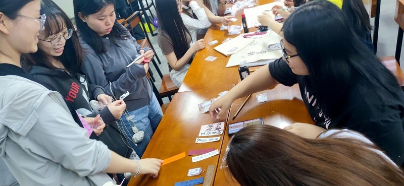 “粽情端午·巧手传香”传统文化体验活动圆满举行  — 2022级环艺工美专业学子共赴端午文化之约