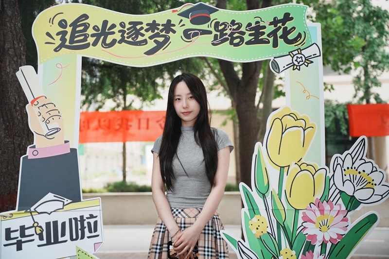 温情告别校园 礼物载梦启航