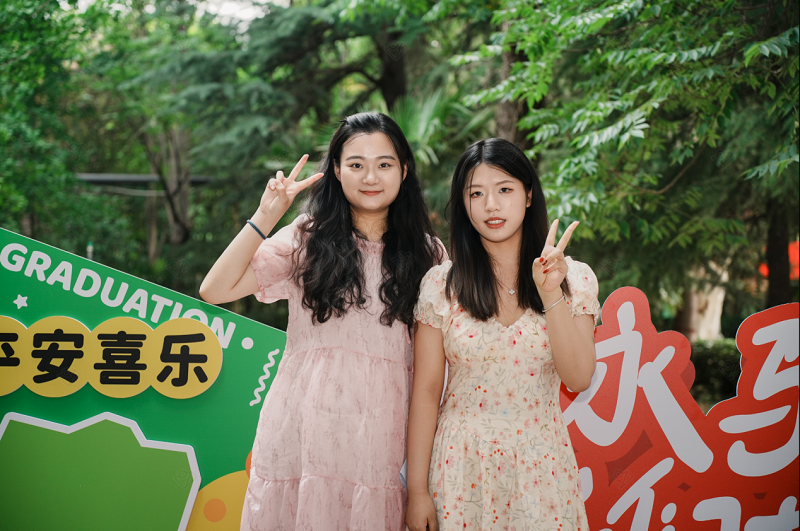 温情告别校园 礼物载梦启航