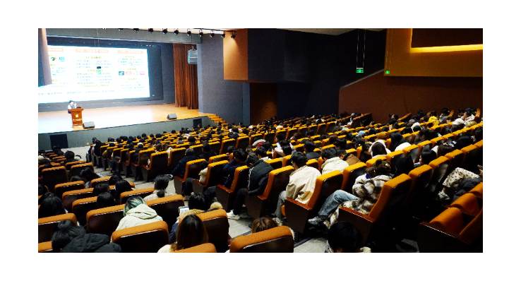 「 AI×艺术＝无限可能 」郑美校友返校亲授，艺术生如何借科技点亮行