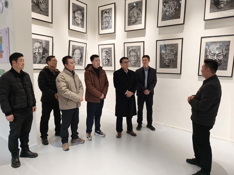 美育赋能送祝福 翰墨传情迎新春--郑州美术学院走进中牟新区福顺社区开展 “迎新春 送春联”笔会活动