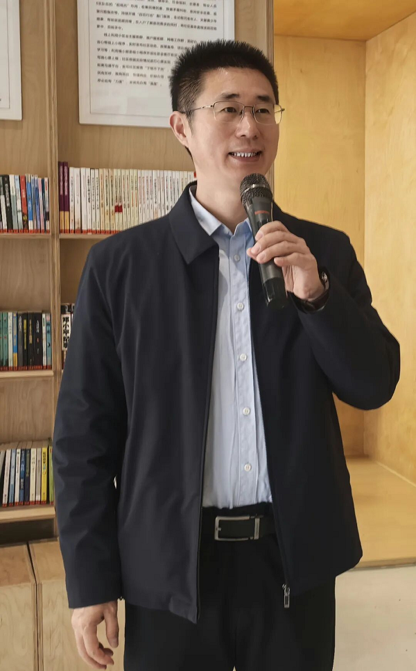 美育赋能送祝福 翰墨传情迎新春--郑州美术学院走进中牟新区福顺社区开展 “迎新春 送春联”笔会活动