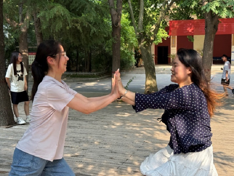 “请与我击掌”传递心温暖——我校举办心理健康教育主题活动