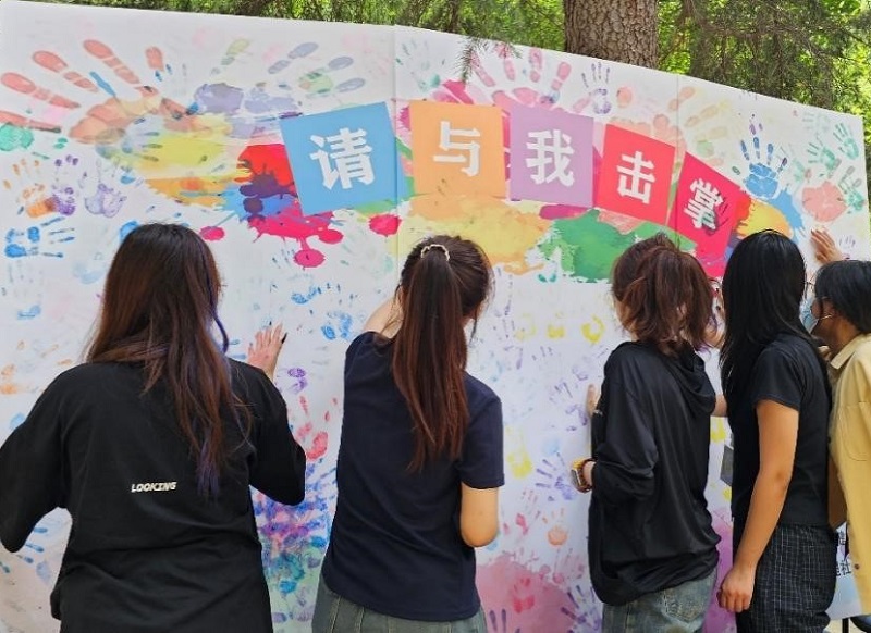 “请与我击掌”传递心温暖——我校举办心理健康教育主题活动