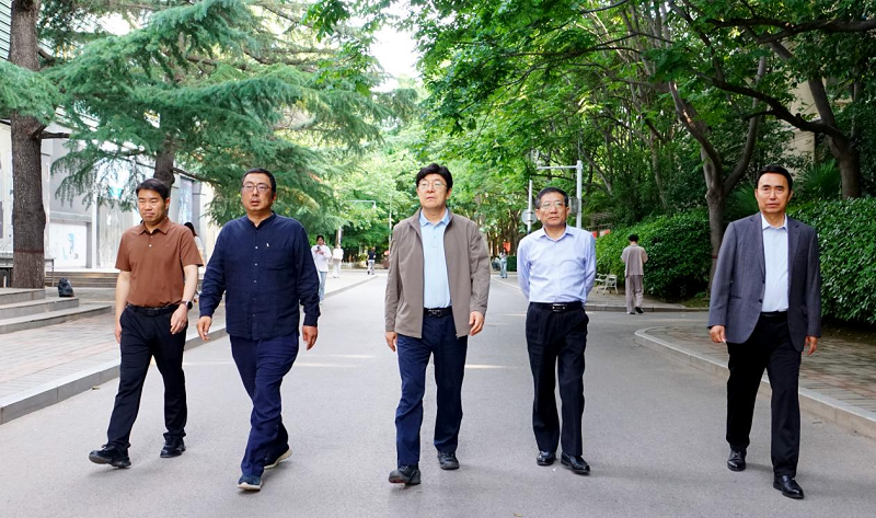 落实立德树人根本任务 努力办有信仰的教育 ——河南省教育厅原厅长郑邦山莅临我校作专题报告 落实立德树人根本任务 努力办有信仰的教育 ——河南省教育厅原厅长郑邦山莅临我校作专题报告