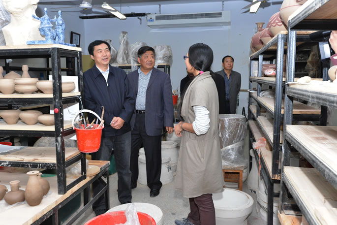 河南省委高校工委张亚伟副书记一行领导莅临我院检查指导工作 河南省委高校工委张亚伟副书记一行领导莅临我院检查指导工作