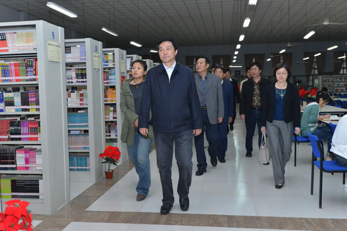 河南省委高校工委张亚伟副书记一行领导莅临我院检查指导工作 河南省委高校工委张亚伟副书记一行领导莅临我院检查指导工作