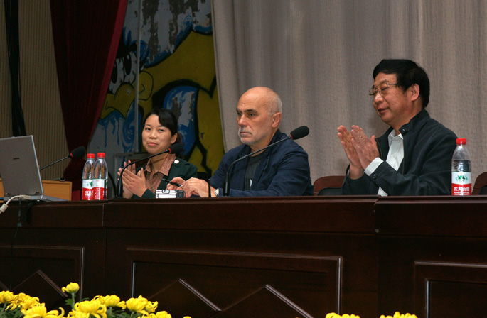 “名师讲堂”之三——苏里科夫美术学院大师讲堂在学术报告厅举行 “名师讲堂”之三——苏里科夫美术学院大师讲堂在学术报告厅举行