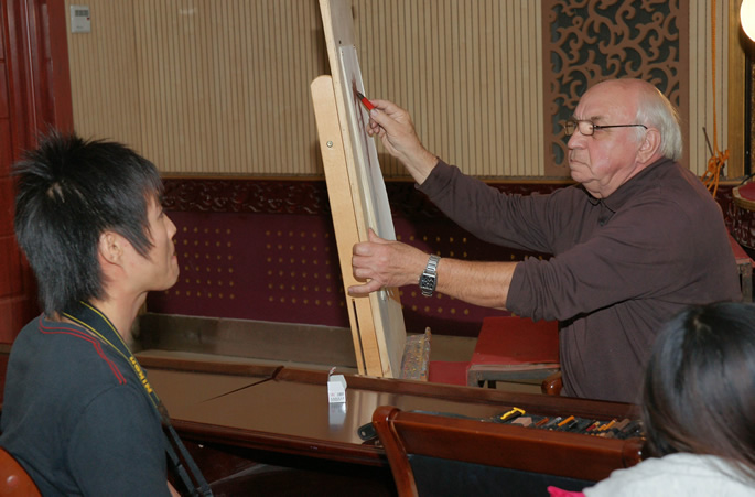 “名师讲堂”之三——苏里科夫美术学院大师讲堂在学术报告厅举行 “名师讲堂”之三——苏里科夫美术学院大师讲堂在学术报告厅举行