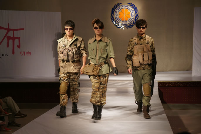 2011届服装设计专业毕业设计作品动态展--“布明白”圆满结束 2011届服装设计专业毕业设计作品动态展--“布明白”圆满结束