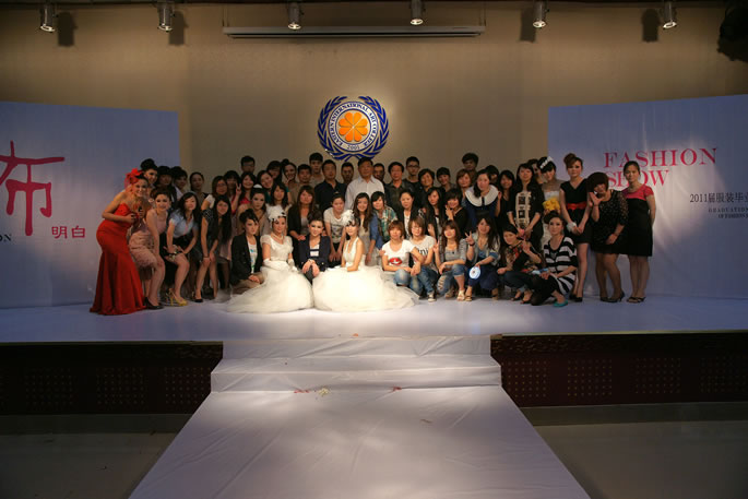 2011届服装设计专业毕业设计作品动态展--“布明白”圆满结束 2011届服装设计专业毕业设计作品动态展--“布明白”圆满结束