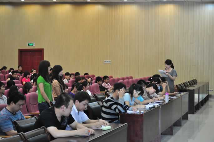 易斯顿美术学院党支部大会召开——吸收71名同志加入党组织 易斯顿美术学院党支部大会召开——吸收71名同志加入党组织