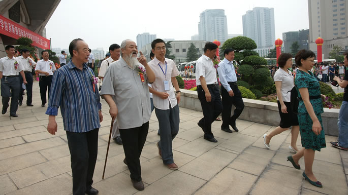 郑州轻工业大学易斯顿美术学院2010届毕业设计作品展隆重开幕 郑州轻工业大学易斯顿美术学院2010届毕业设计作品展隆重开幕