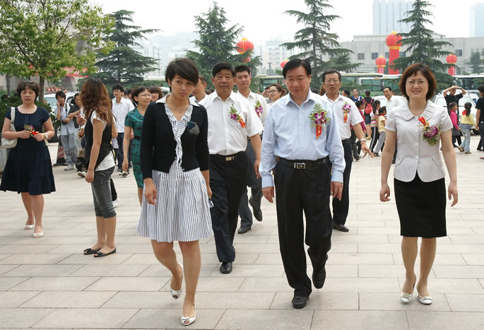 郑州轻工业大学易斯顿美术学院2010届毕业设计作品展隆重开幕 郑州轻工业大学易斯顿美术学院2010届毕业设计作品展隆重开幕
