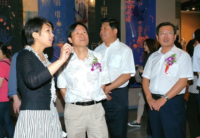 郑州轻工业大学易斯顿美术学院2010届毕业设计作品展隆重开幕 郑州轻工业大学易斯顿美术学院2010届毕业设计作品展隆重开幕
