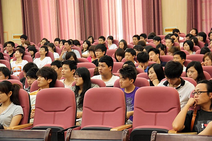 我院成功召开郑州轻工业大学易斯顿美术学院党支部大会 我院成功召开郑州轻工业大学易斯顿美术学院党支部大会