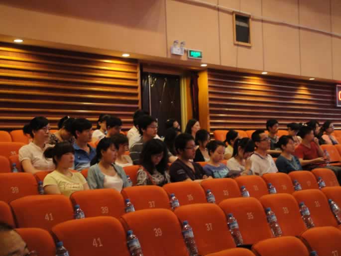 河南省2010年高校毕业生职业指导进校园活动.