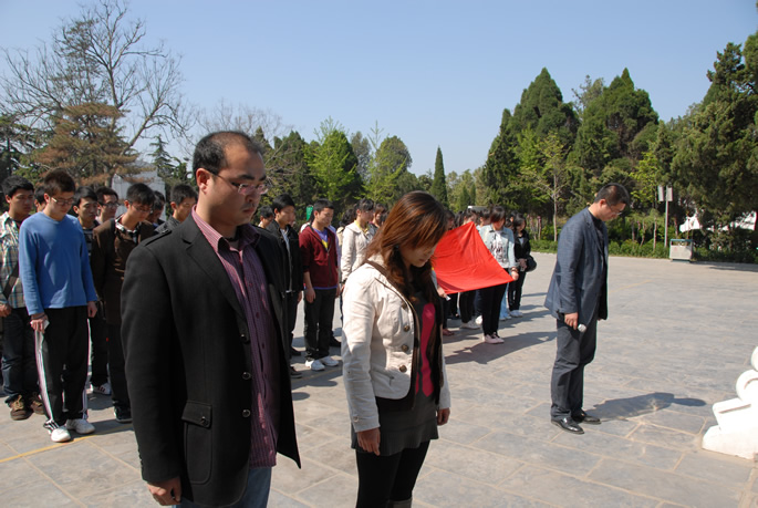 易斯顿党支部组织部分师生党员参观焦裕禄纪念馆,学习焦裕禄精神 易斯顿党支部组织部分师生党员参观焦裕禄纪念馆,学习焦裕禄精神