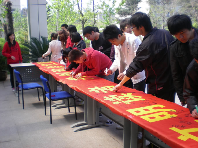 为迎接第十五个“世界读书日”,图书馆开展读书总动员活动 为迎接第十五个“世界读书日”,图书馆开展读书总动员活动