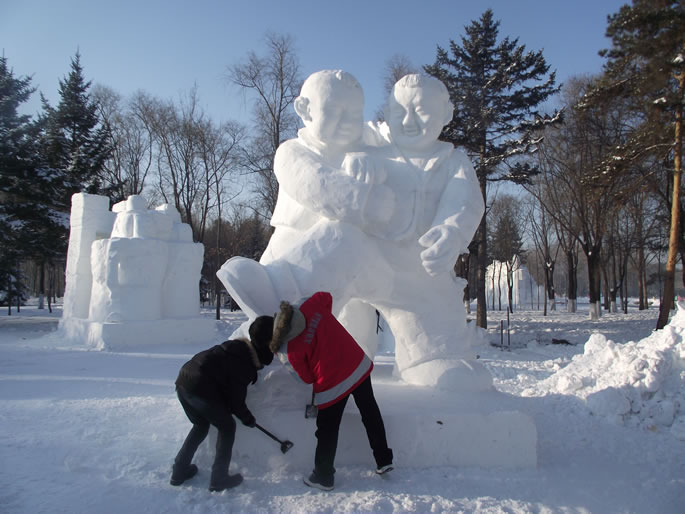 我院学生参加第十七届全国雪雕比赛载誉归来 我院学生参加第十七届全国雪雕比赛载誉归来