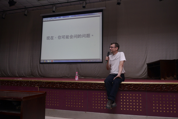 澳籍摄影师加利•马奎尔来我院进行学术交流