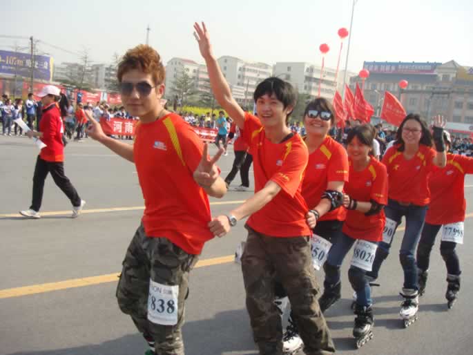 服务无声 精彩无限——我院志愿者参加第六届郑开马拉松大赛服务工作 服务无声 精彩无限——我院志愿者参加第六届郑开马拉松大赛服务工作