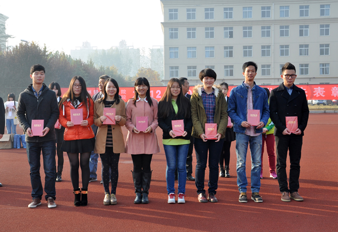 我院举办2012—2013学年评优奖先表彰大会