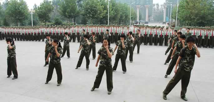 我院2009级新生军训圆满结束,阅兵式展军人风采 我院2009级新生军训圆满结束,阅兵式展军人风采