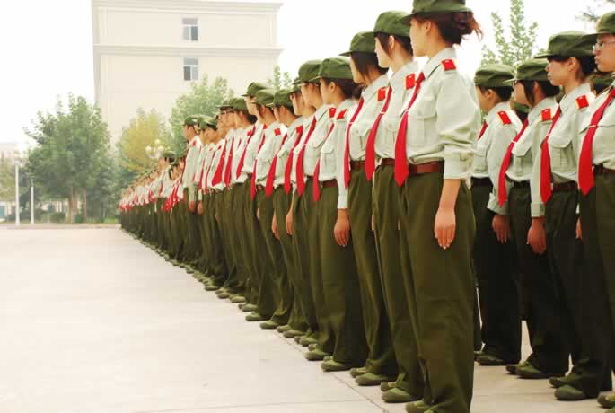 我院2009级新生军训圆满结束,阅兵式展军人风采 我院2009级新生军训圆满结束,阅兵式展军人风采