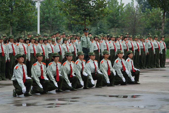 我院2008级新生阅兵暨部分军训科目汇报表演9月27日隆重举行 我院2008级新生阅兵暨部分军训科目汇报表演9月27日隆重举行