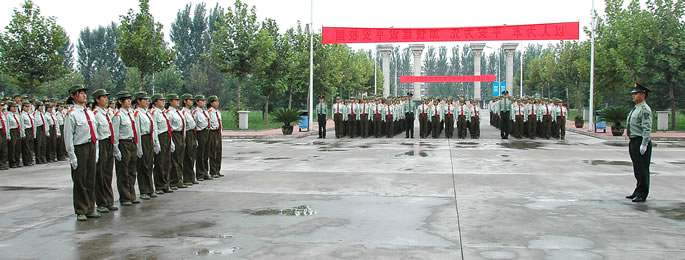 我院2008级新生阅兵暨部分军训科目汇报表演9月27日隆重举行 我院2008级新生阅兵暨部分军训科目汇报表演9月27日隆重举行