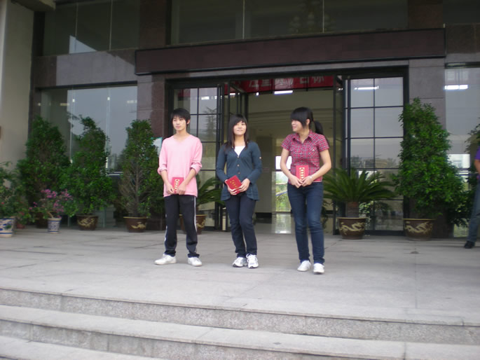 “好书伴我行,书香满校园”读书月活动颁奖仪式 “好书伴我行,书香满校园”读书月活动颁奖仪式
