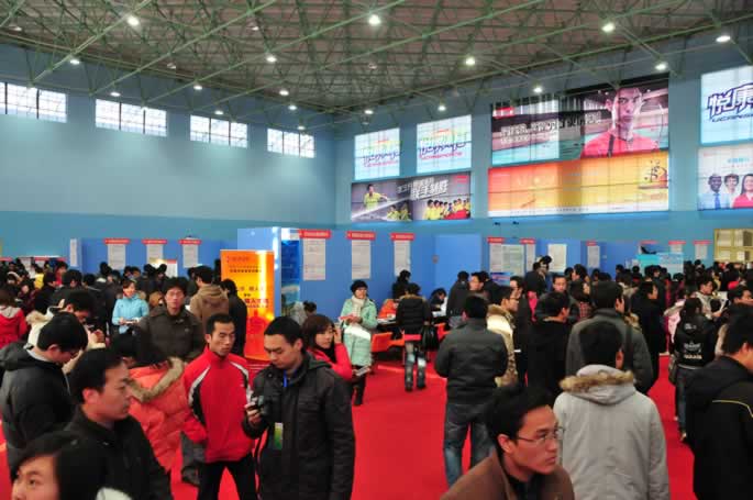 我院毕业生参加郑州轻工业学院2011届毕业生供需见面会 我院毕业生参加郑州轻工业学院2011届毕业生供需见面会