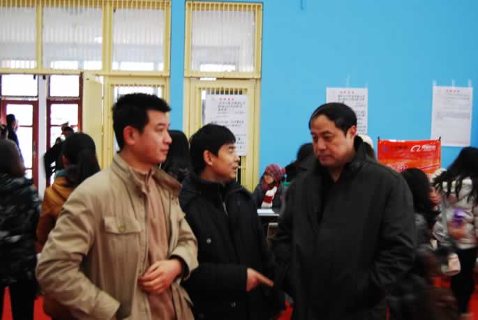 我院毕业生参加郑州轻工业学院2011届毕业生供需见面会 我院毕业生参加郑州轻工业学院2011届毕业生供需见面会